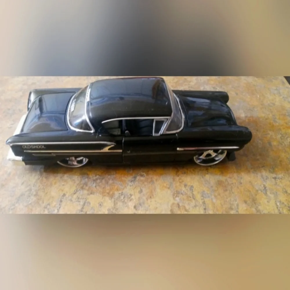 Impala 1958 chevy Black Classic Die-Cast Toy Car imperfections on front bumper